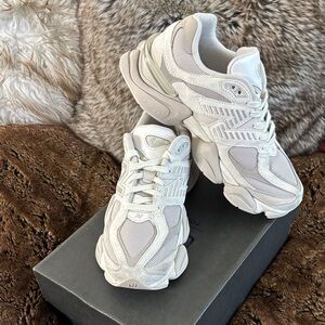 New Balance 9060 Men’s 8 Unisex Off White Grey Sneakers U9060MM